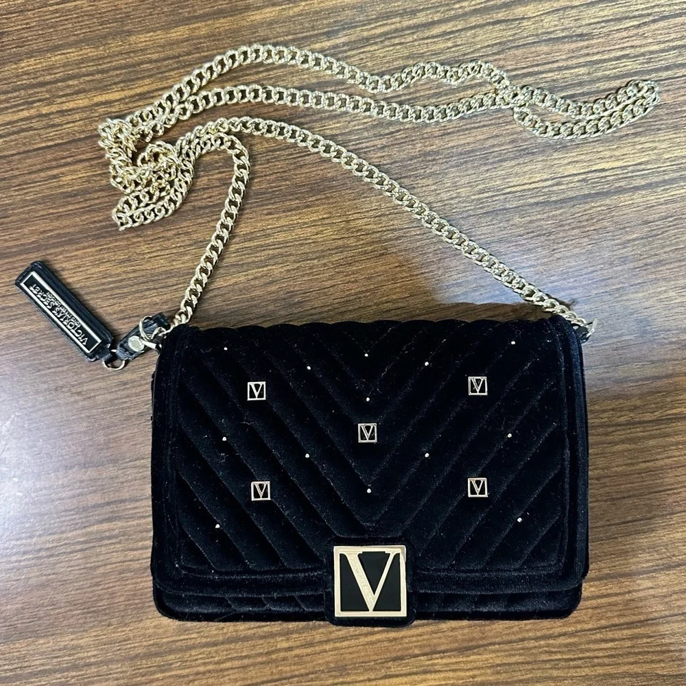 Victoria's Secret Quilt small Shoulder Bag Black Velvet Studded classic romantic